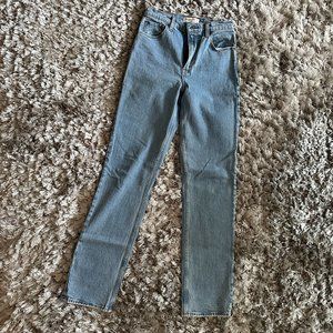 Abercrombie & Fitch - 90’s Straight Ultra High Rise Jeans